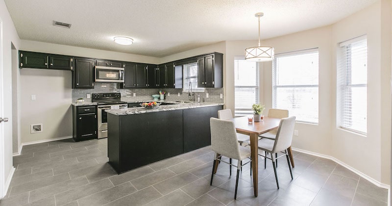 Open floor plan kitchen and dining room